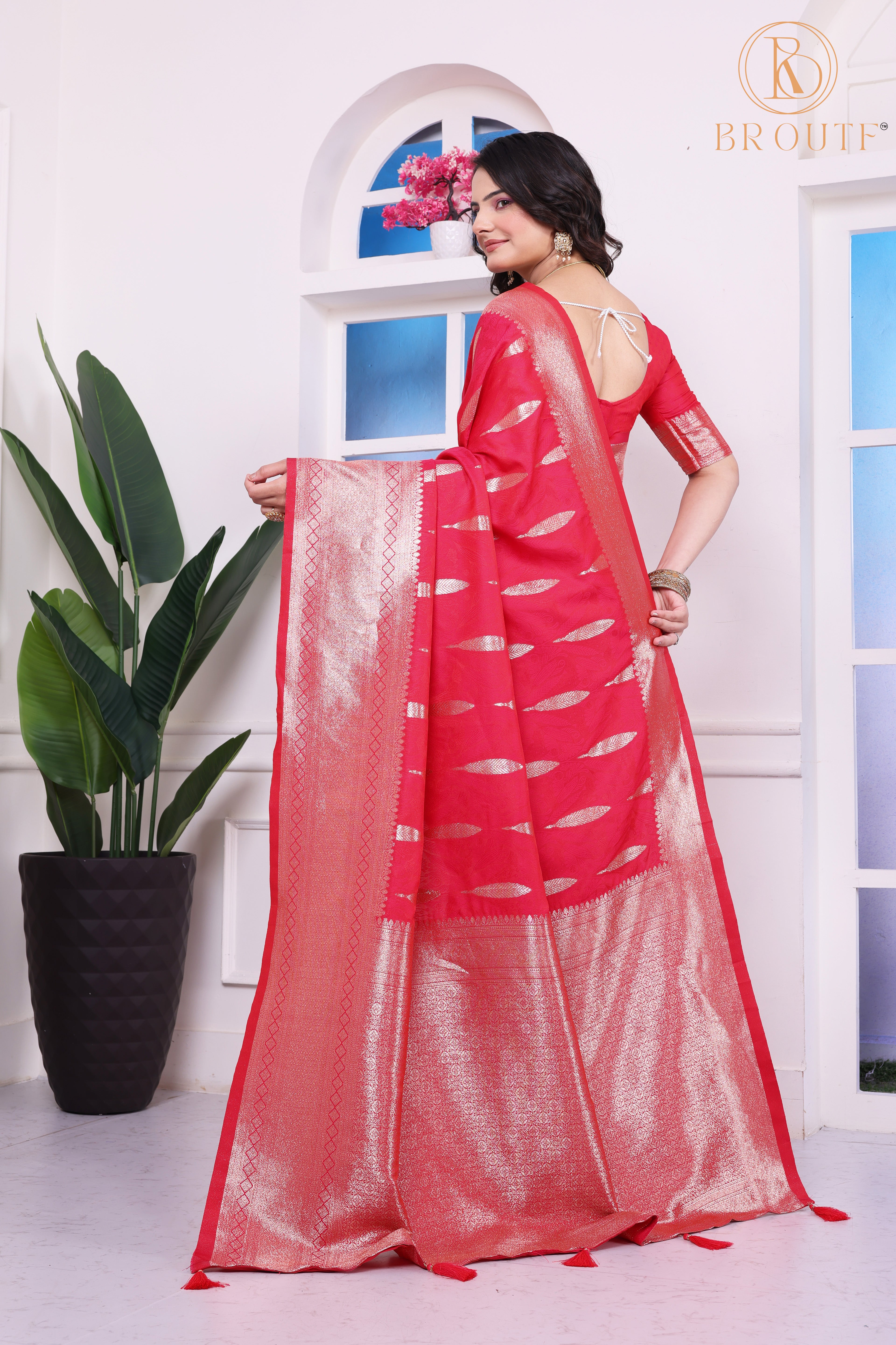 Luxurious Pink Soft Silk Jacquard Saree for Special Occasions