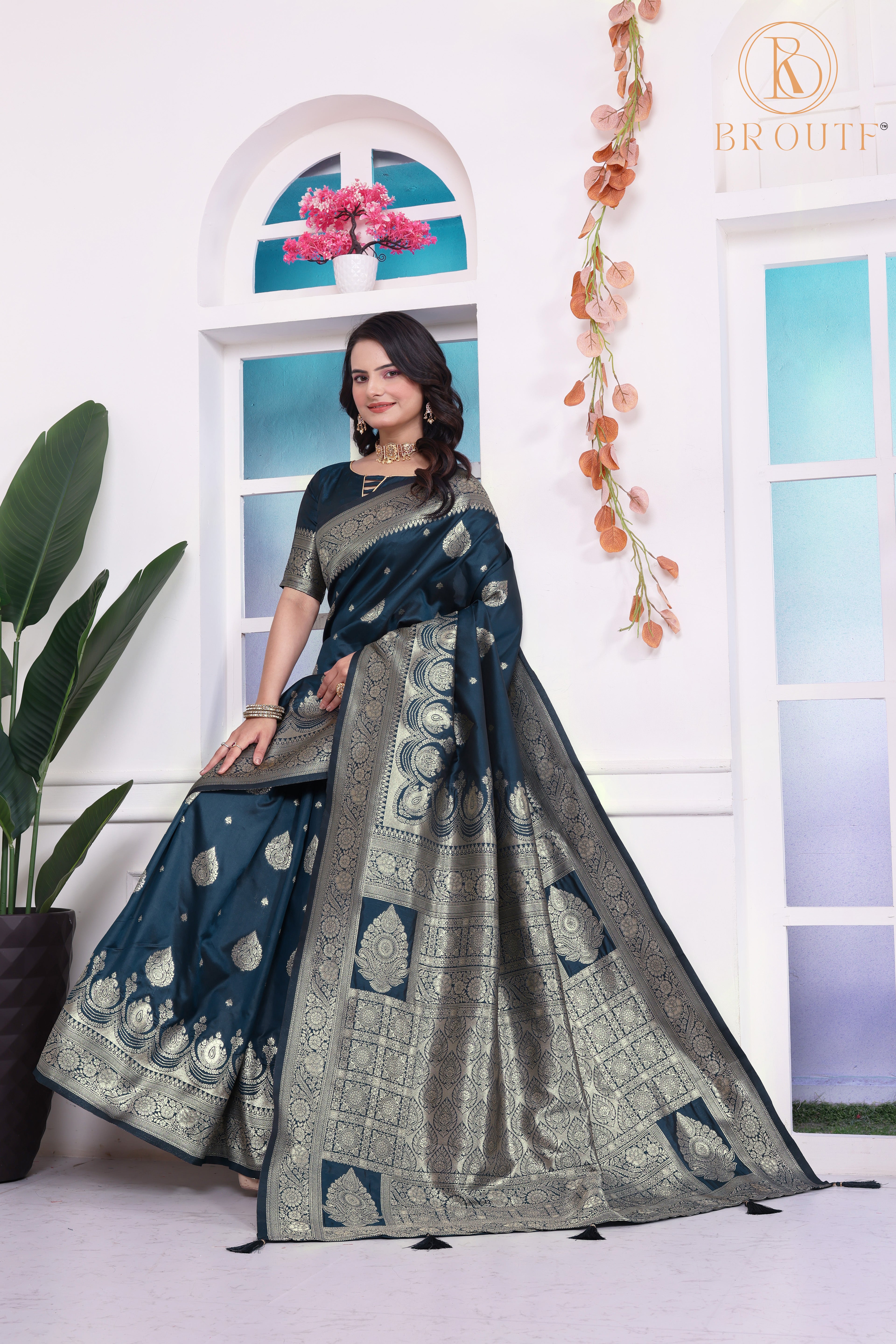 Women's Rapier Silk Saree with Woven Zari Design & Blouse Piece