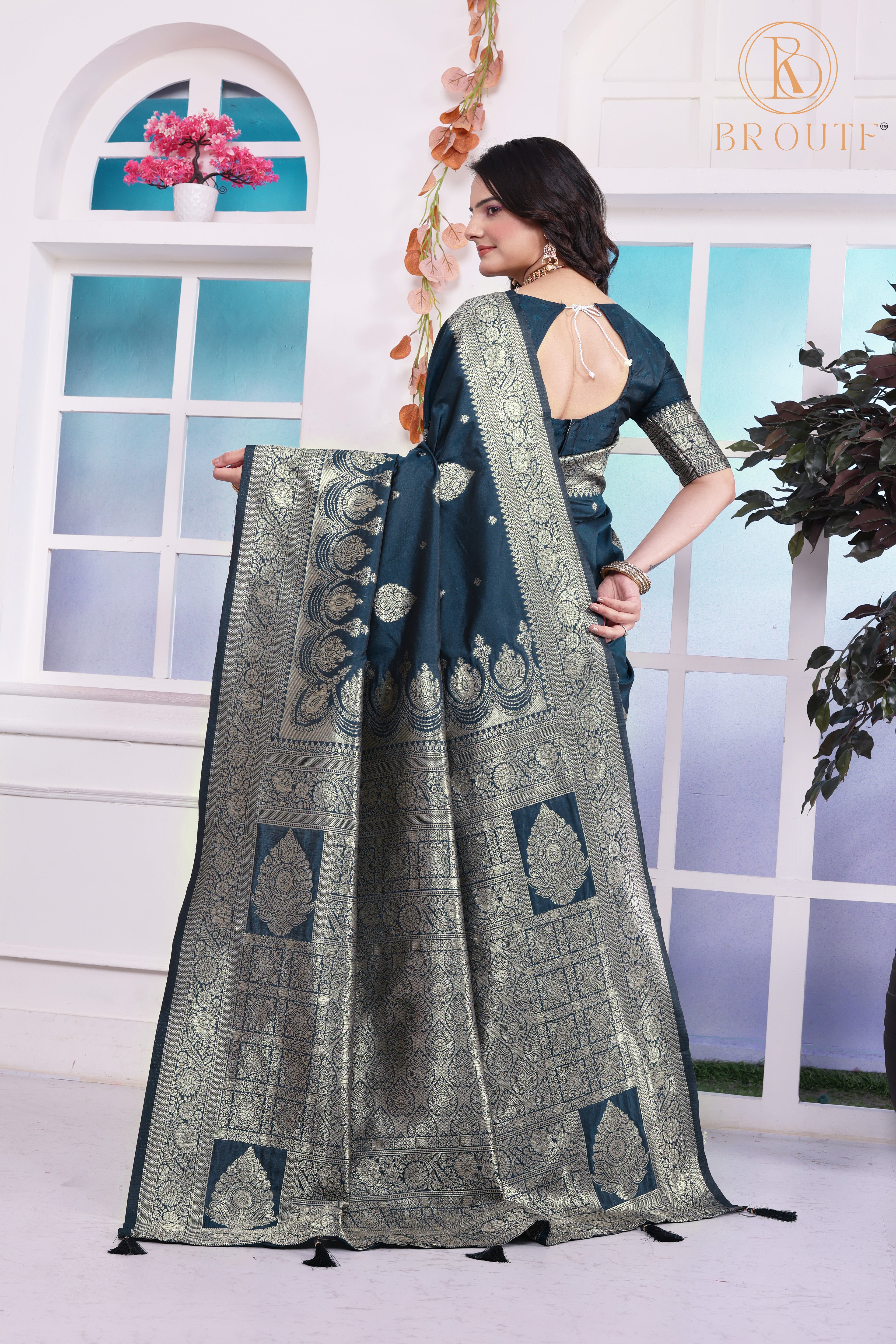 Women's Rapier Silk Saree with Woven Zari Design & Blouse Piece