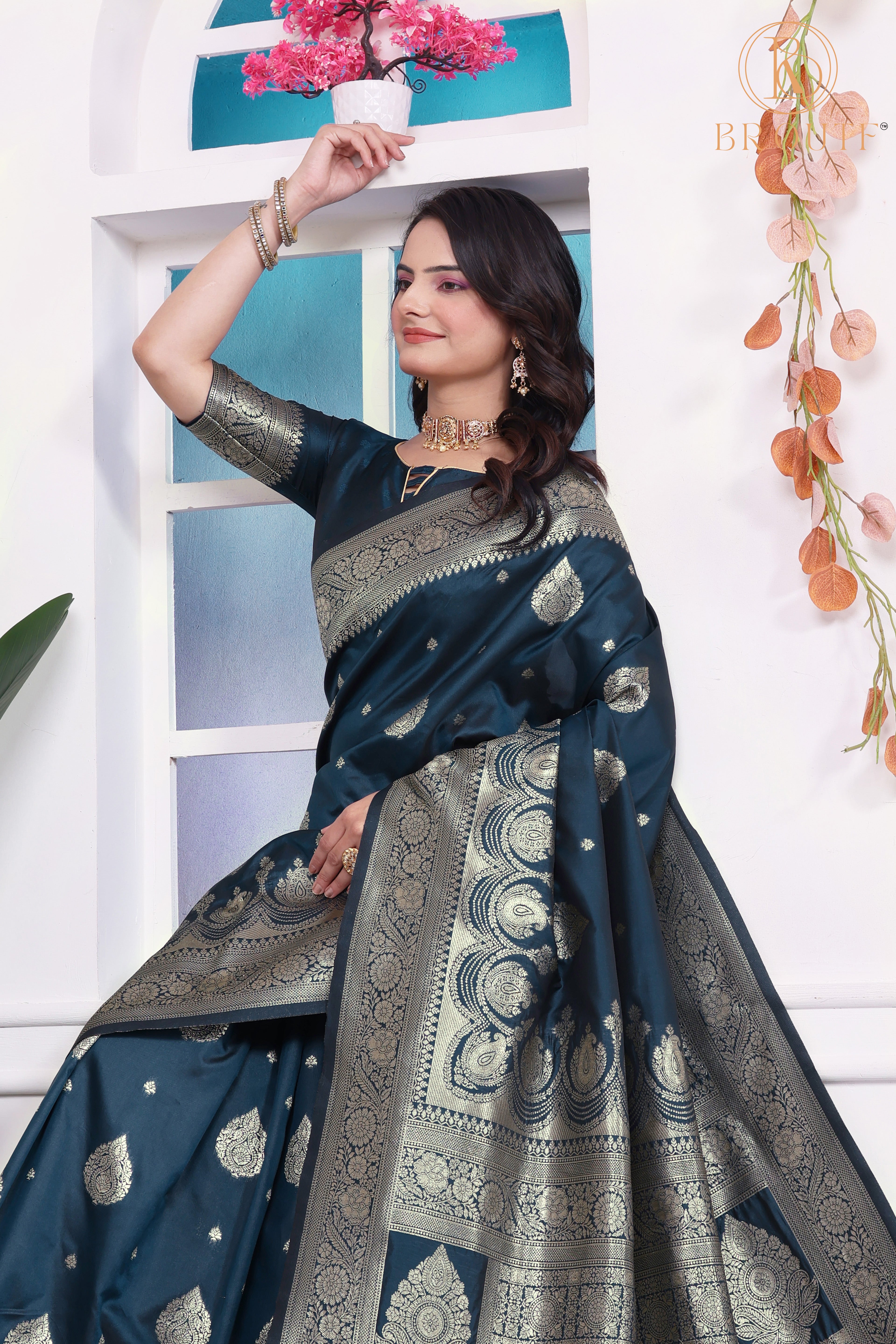 Women's Rapier Silk Saree with Woven Zari Design & Blouse Piece