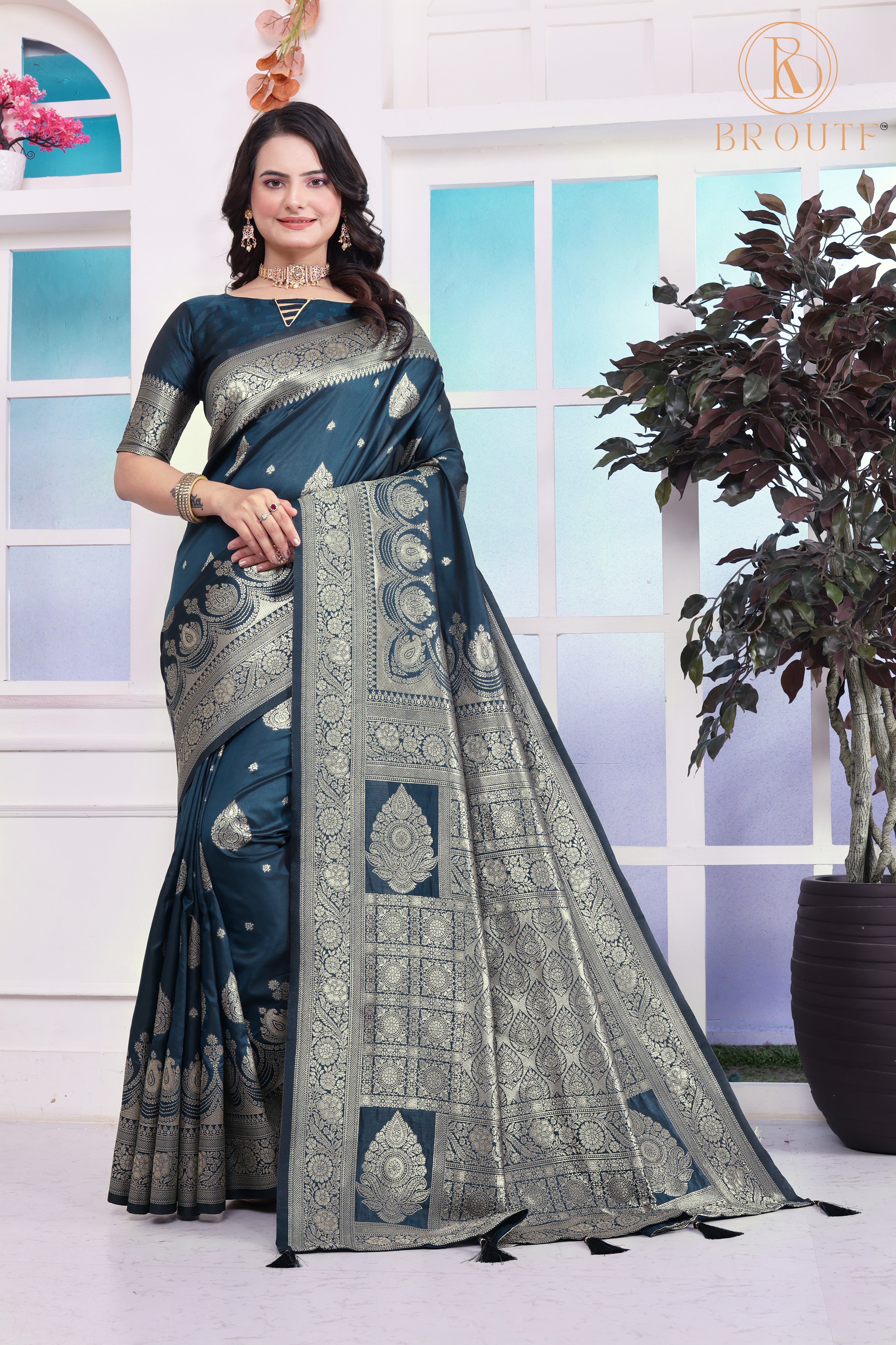 Women's Rapier Silk Saree with Woven Zari Design & Blouse Piece