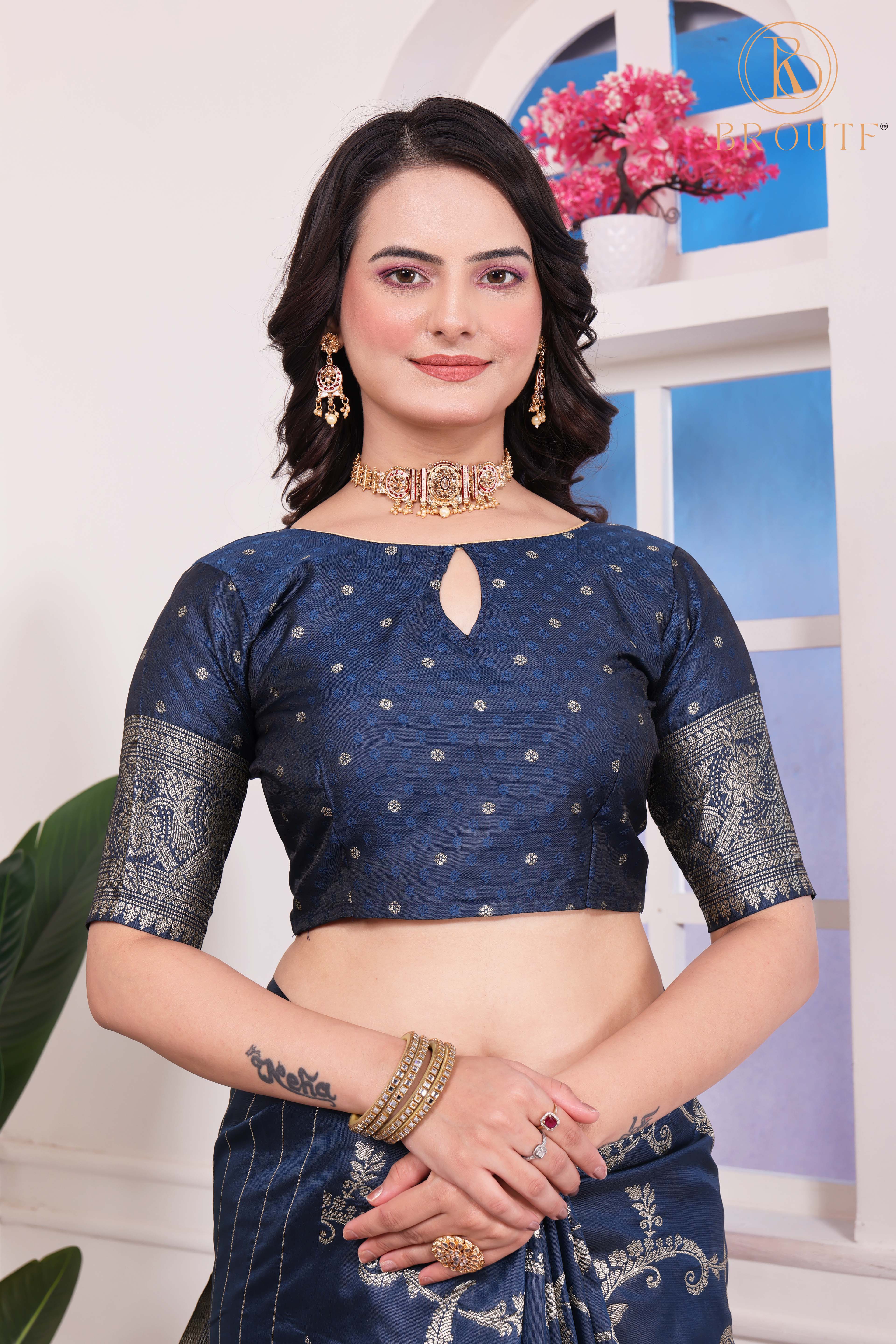 Elegant Navy Blue Banarasi Silk Saree with Intricate Zari Weave